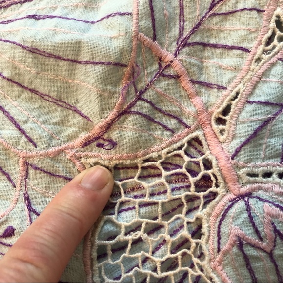 Vintage Cutwork Flower and Fishnet Top Sz M - Picture 10 of 10